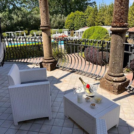 Castello Dei Templari Bed & Breakfast Лука Екстериор снимка