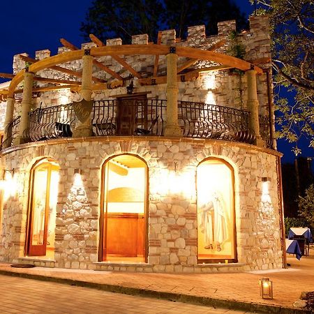 Castello Dei Templari Bed & Breakfast Лука Екстериор снимка