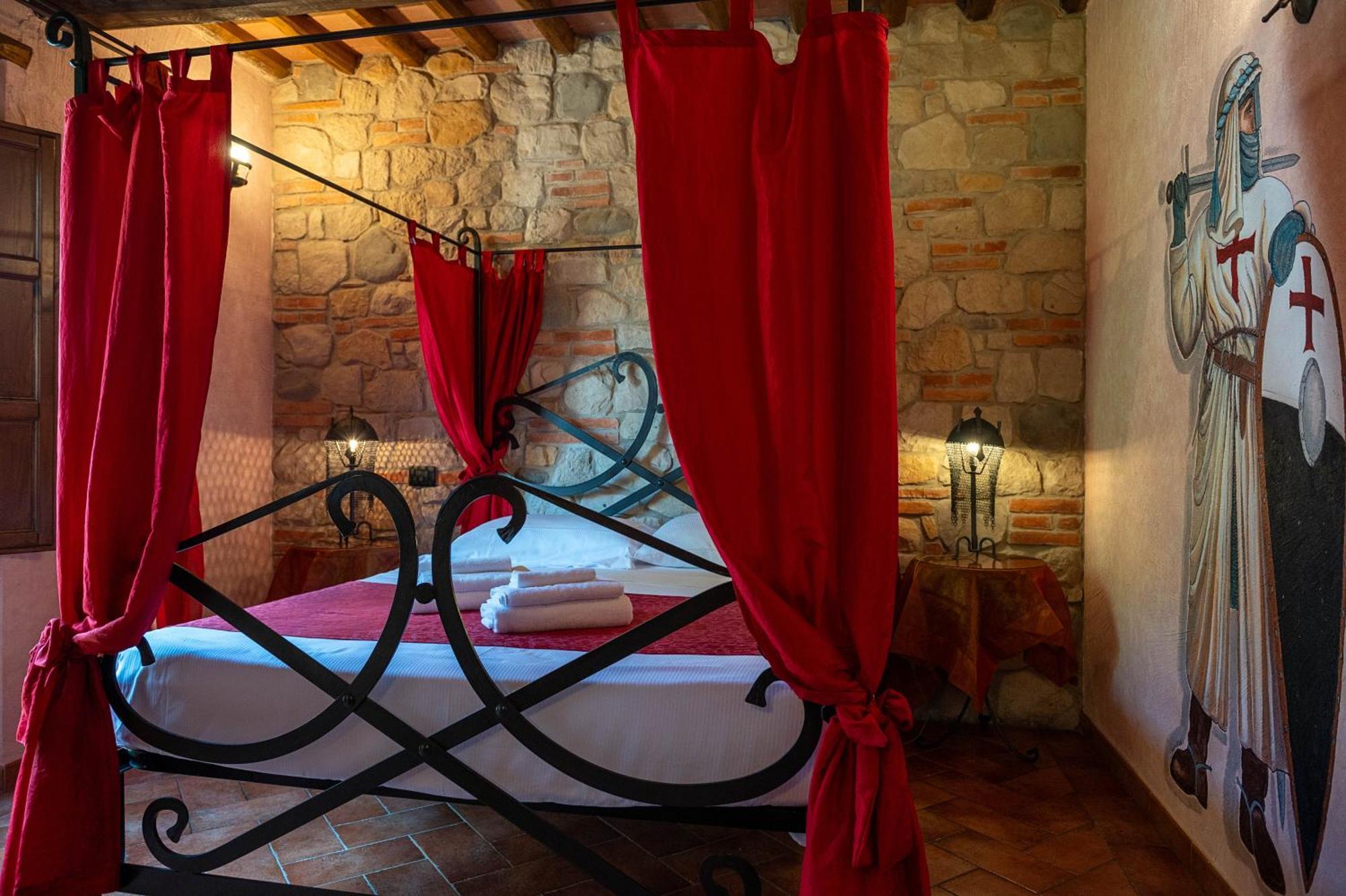 Castello Dei Templari Bed & Breakfast Лука Екстериор снимка