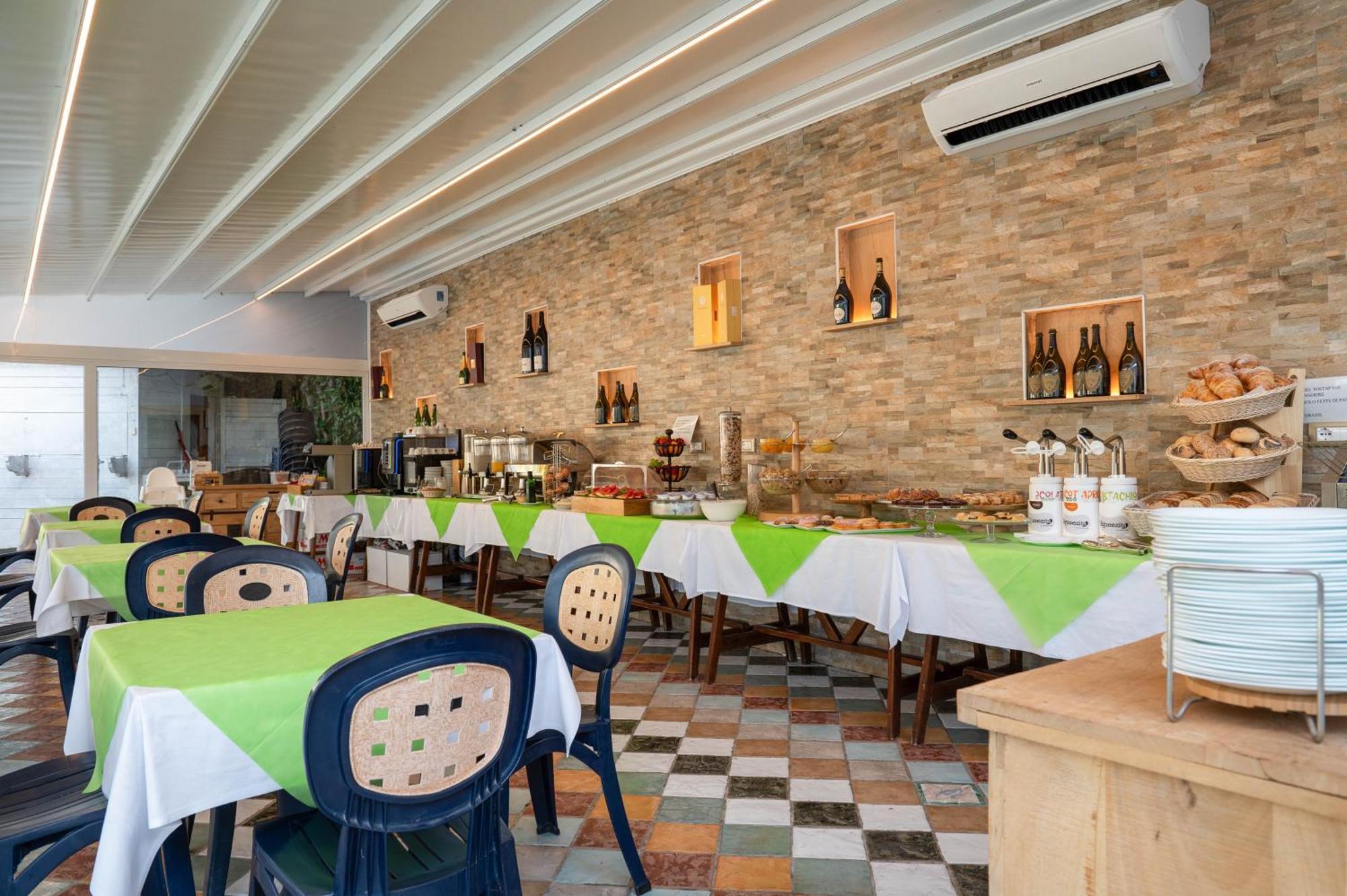 Castello Dei Templari Bed & Breakfast Лука Екстериор снимка