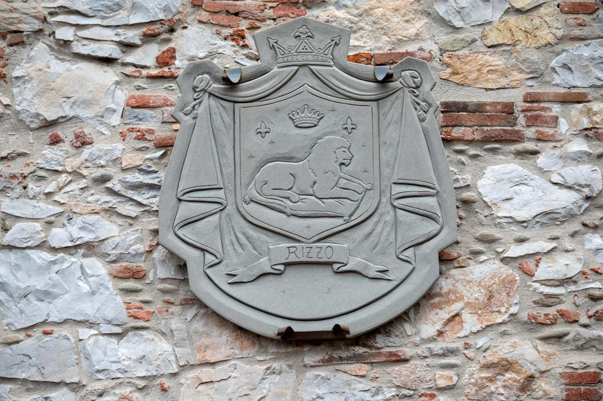 Castello Dei Templari Bed & Breakfast Лука Екстериор снимка