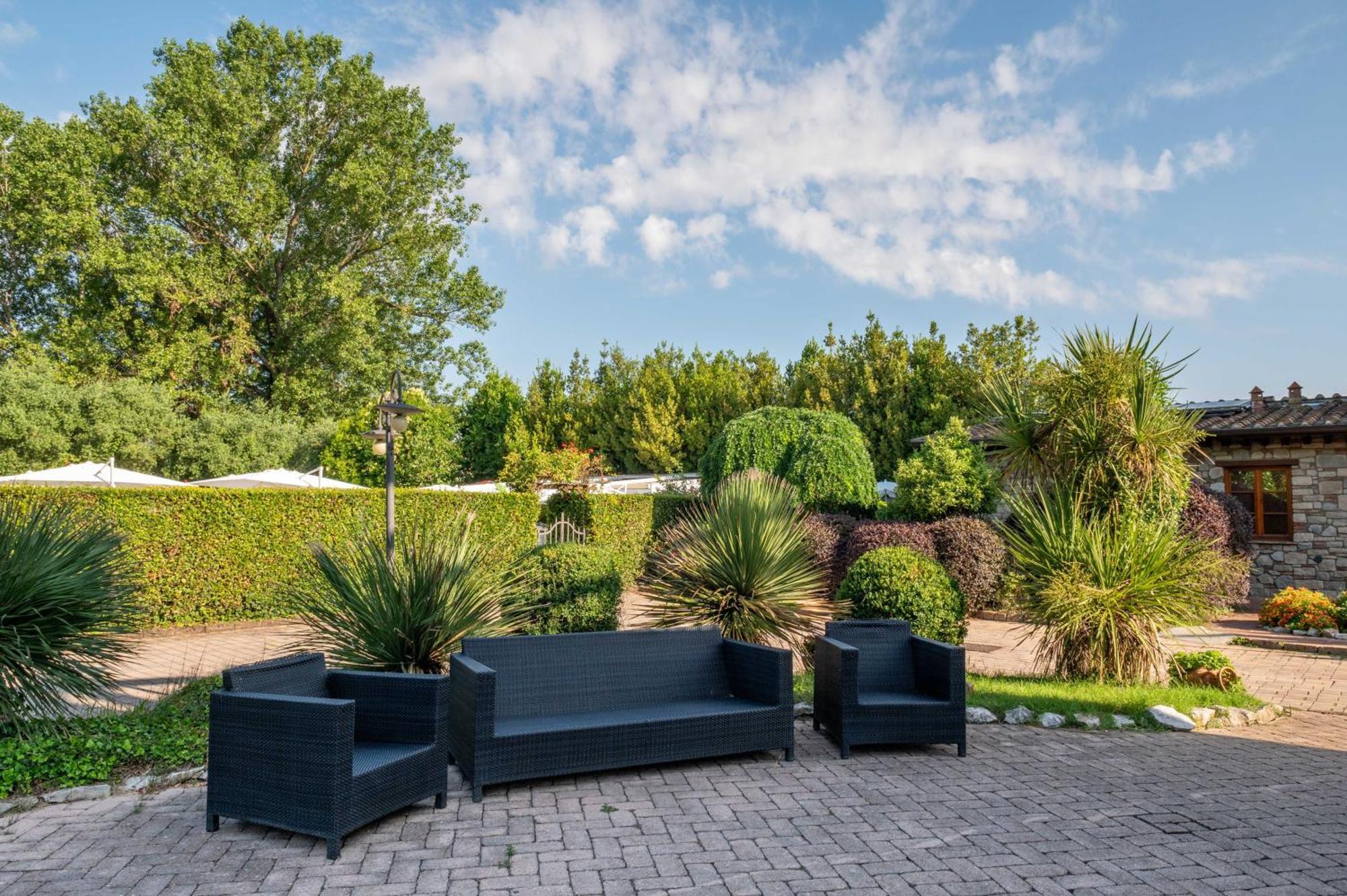 Castello Dei Templari Bed & Breakfast Лука Екстериор снимка