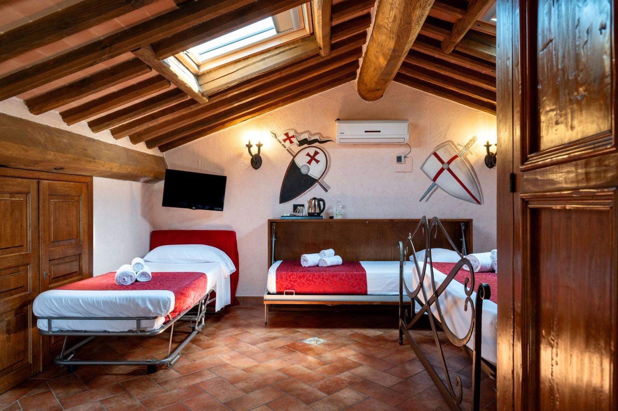 Castello Dei Templari Bed & Breakfast Лука Екстериор снимка