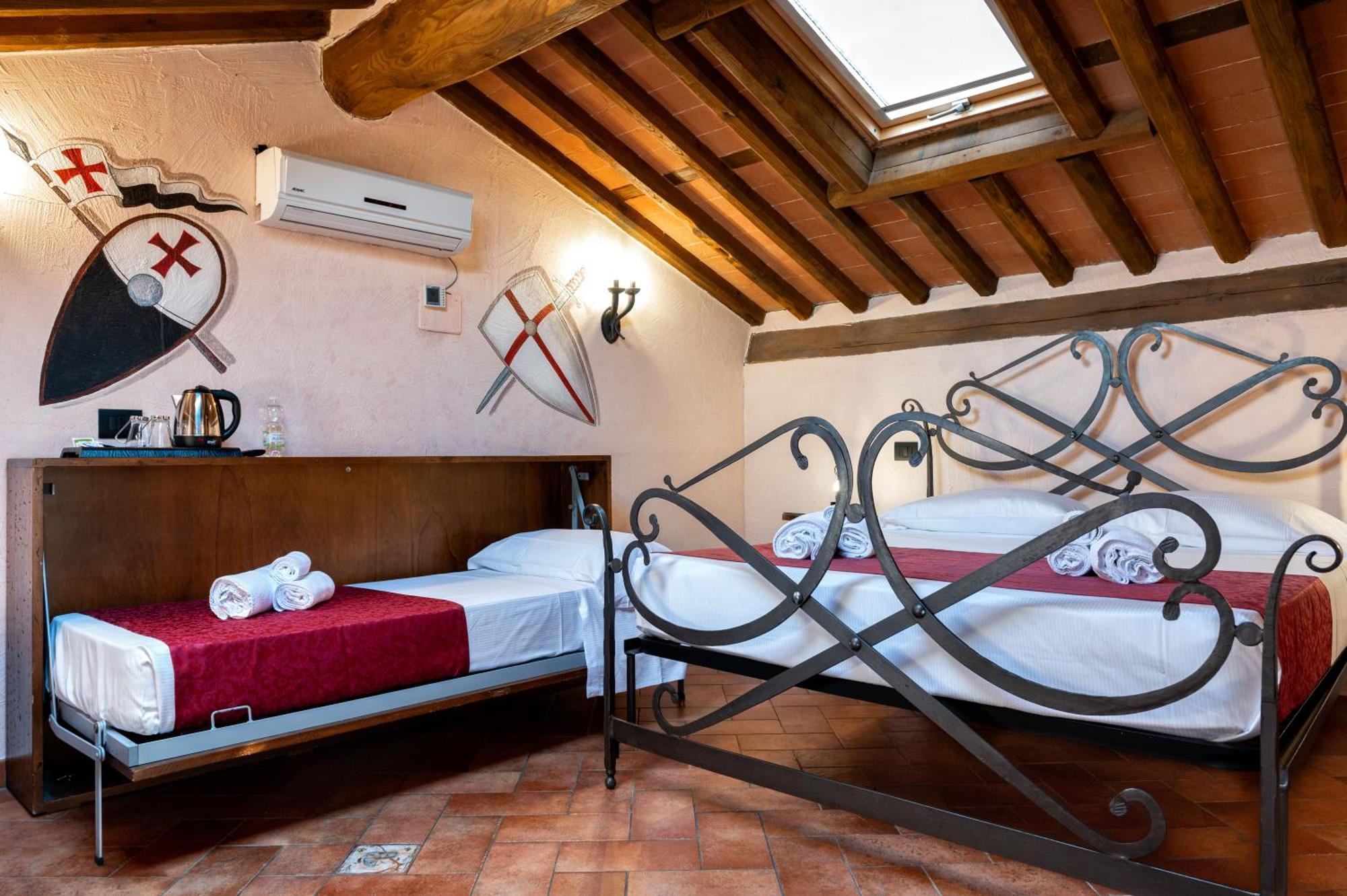 Castello Dei Templari Bed & Breakfast Лука Екстериор снимка