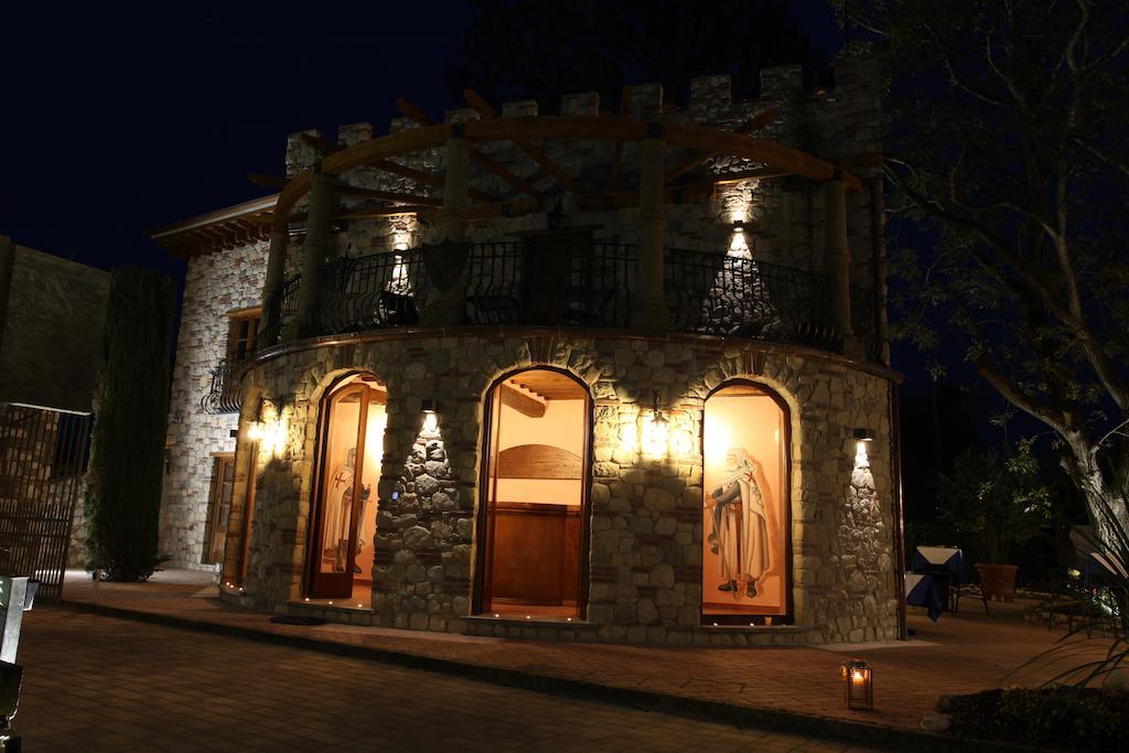 Castello Dei Templari Bed & Breakfast Лука Екстериор снимка