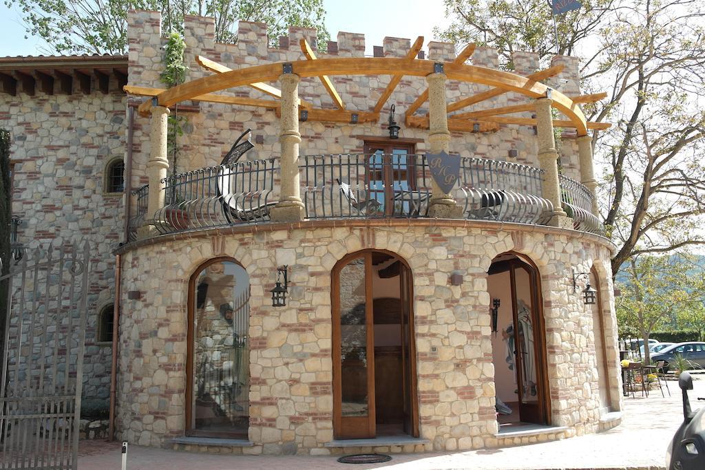 Castello Dei Templari Bed & Breakfast Лука Екстериор снимка