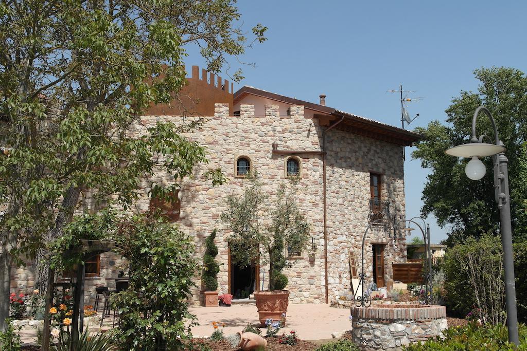 Castello Dei Templari Bed & Breakfast Лука Екстериор снимка