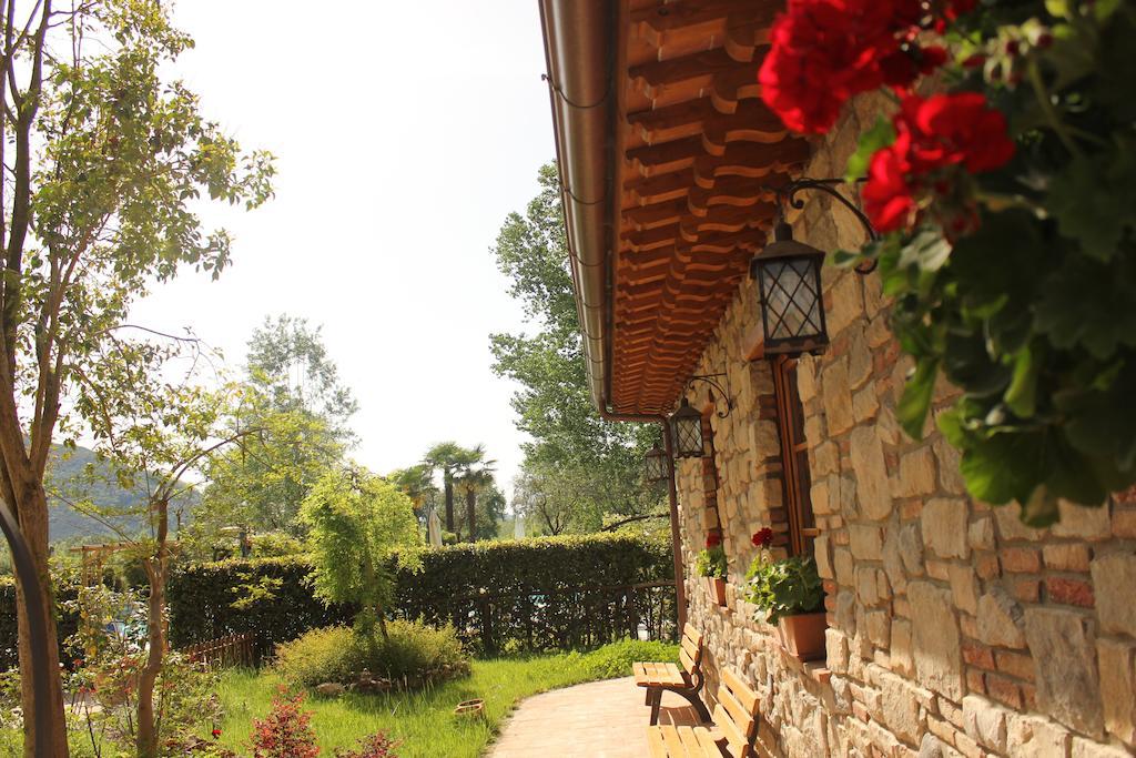 Castello Dei Templari Bed & Breakfast Лука Екстериор снимка